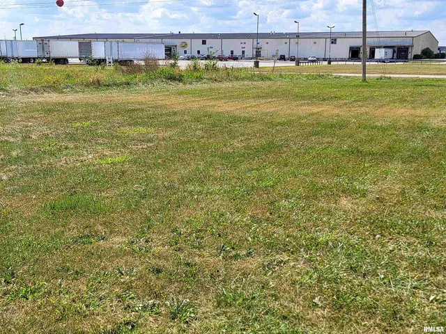 $195,000 | 11044 Old Highway 50, Flora, IL 62839