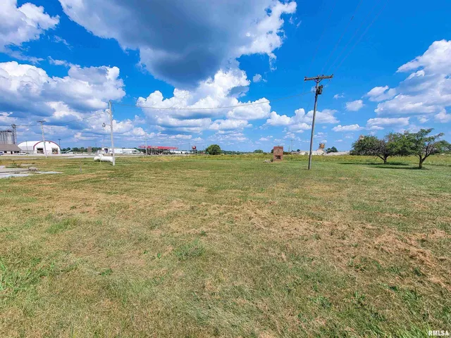 $195,000 | 11044 Old Highway 50, Flora, IL 62839