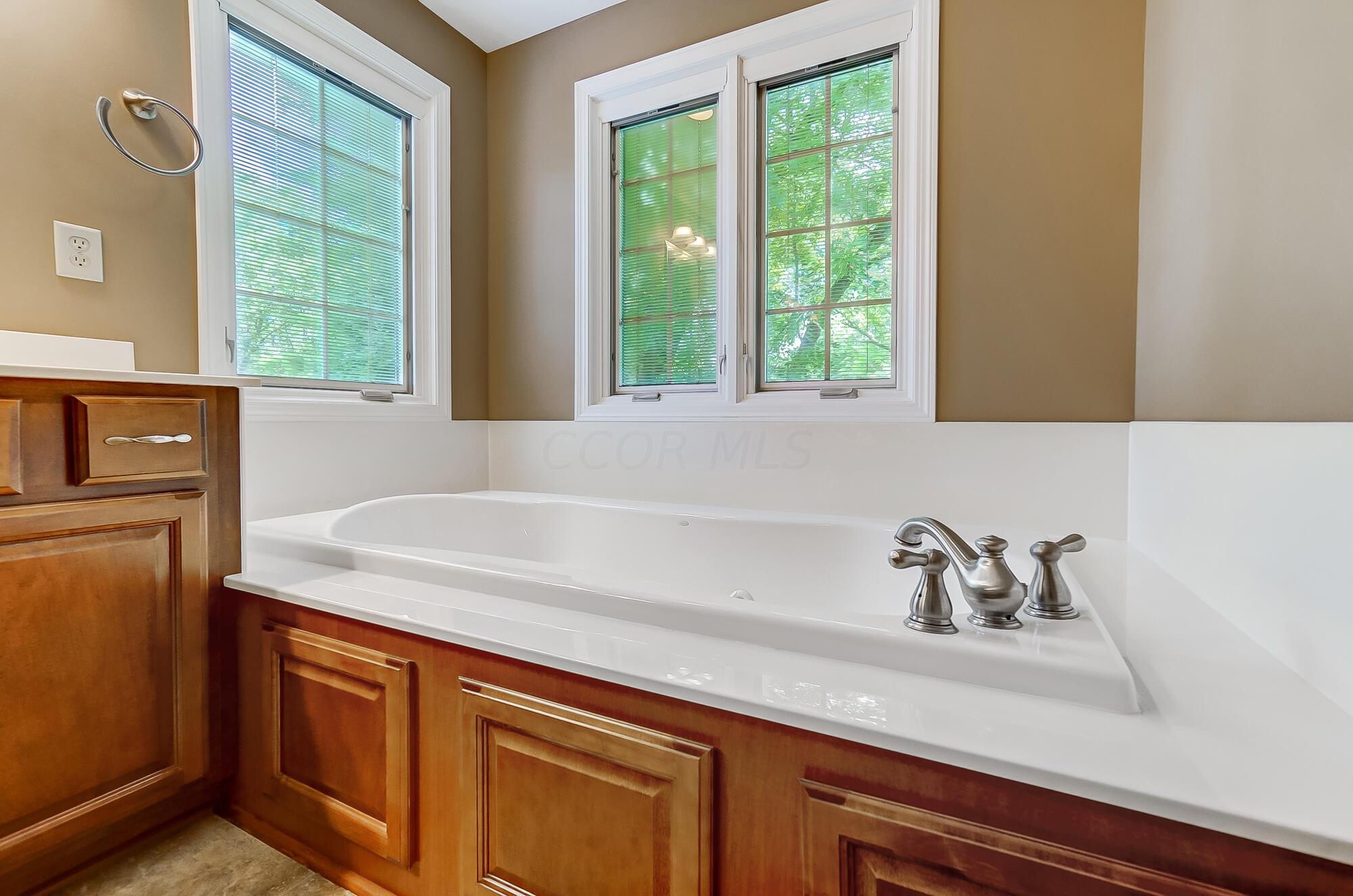 4220 Mountview Road Columbus, OH 43220 - Photo 28 of 66 034