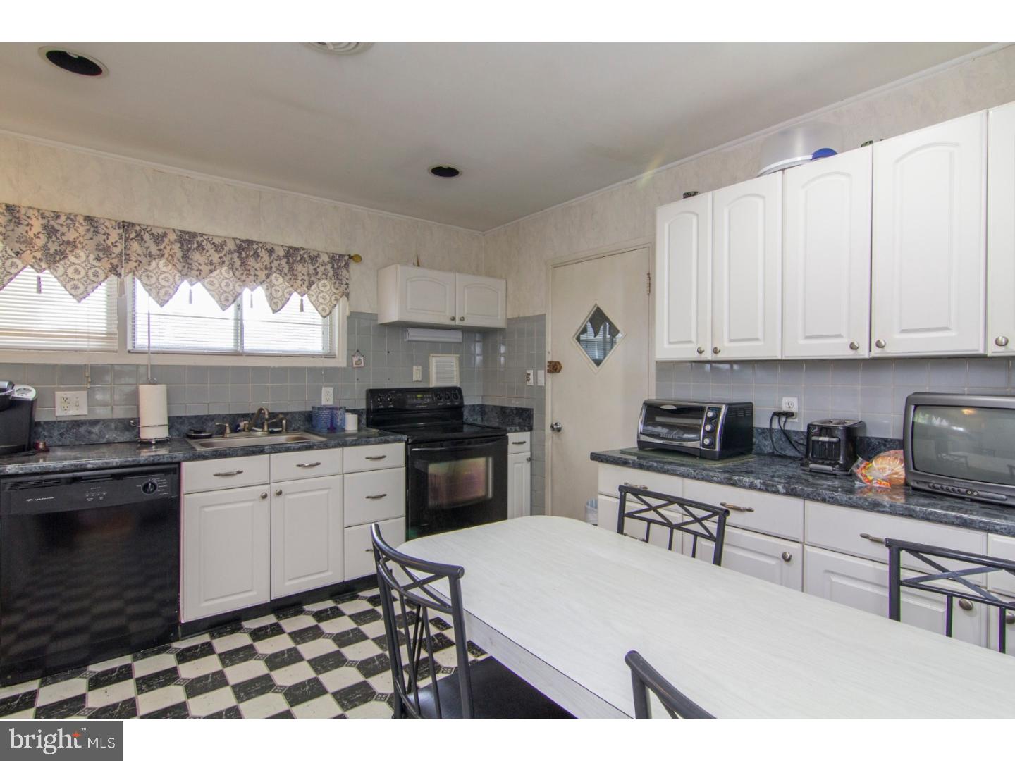 25 Spinythorn Road Levittown, PA 19056 - Photo 8 of 25 Kitchen