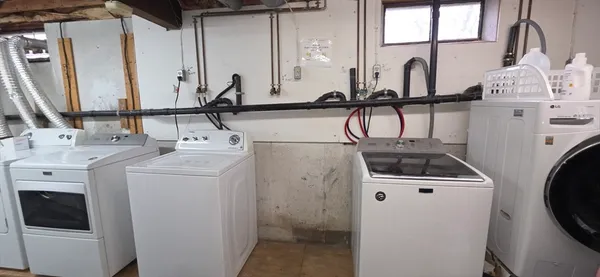 $2,100 | 3 Maple Avenue, Unit 2, Oxford, MA 01537