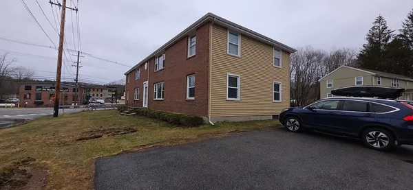 $2,100 | 3 Maple Avenue, Unit 2, Oxford, MA 01537