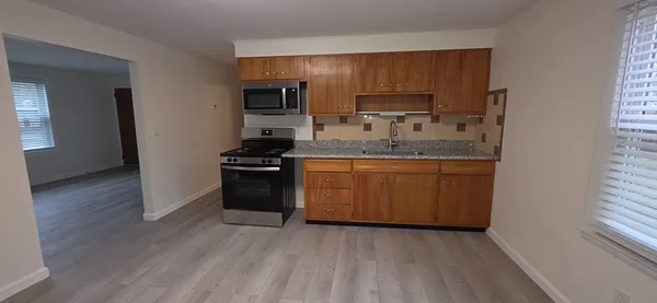 $2,100 | 3 Maple Avenue, Unit 2, Oxford, MA 01537