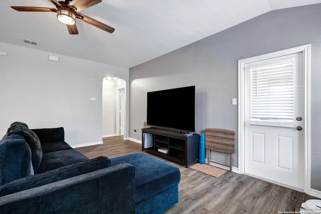 $1,825 | 11711 Caraway Hill, San Antonio, TX 78245