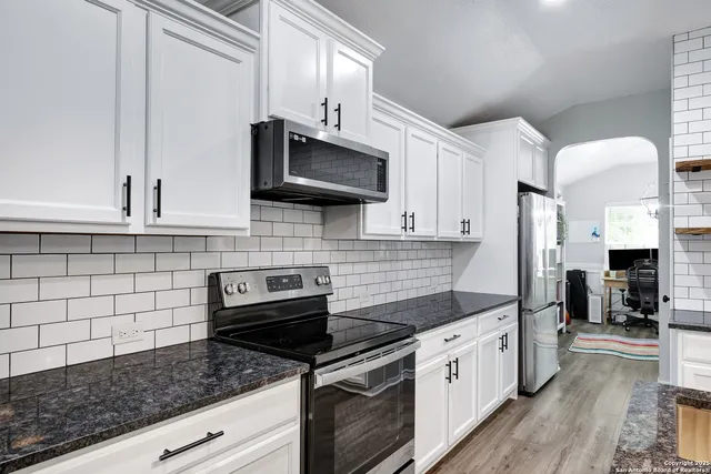 $1,825 | 11711 Caraway Hill, San Antonio, TX 78245