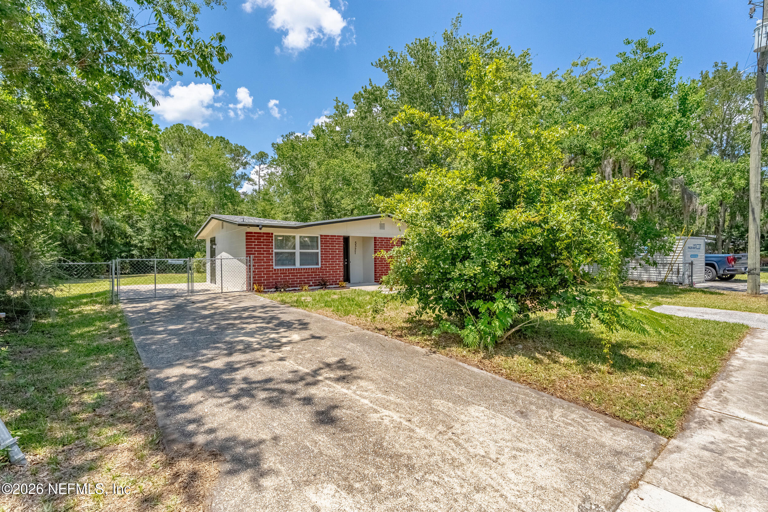 5327 Arrowsmith Road Jacksonville, FL 32208 - Photo 3 of 40 homeprimemedia-05