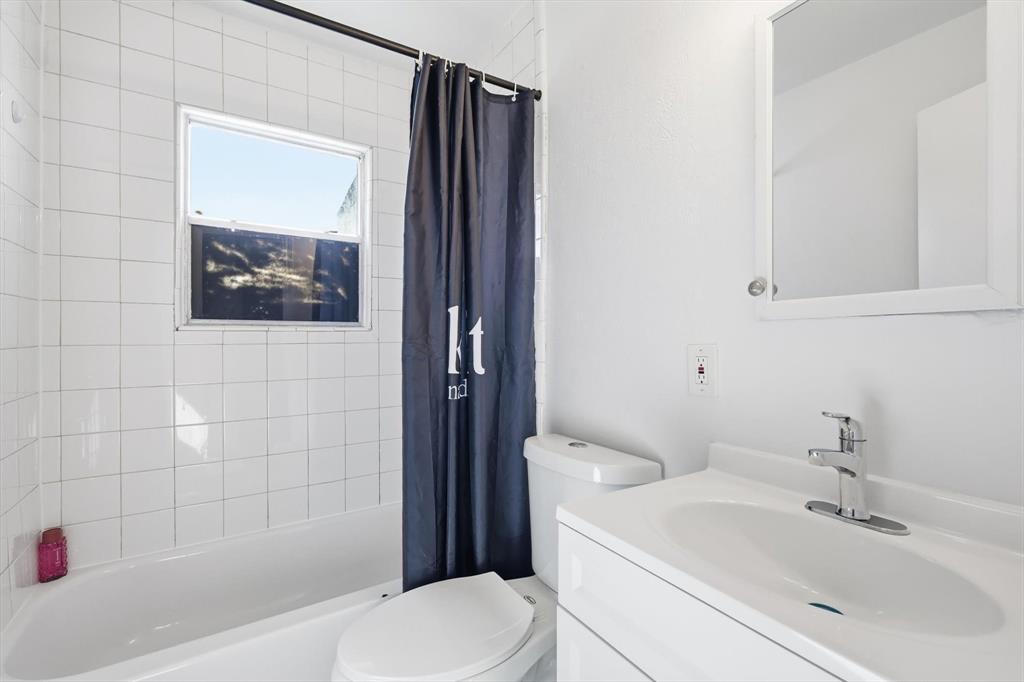 4024 Moler Street Dallas, TX 75211 - Photo 17 of 27 a bathroom with a sink toilet and shower