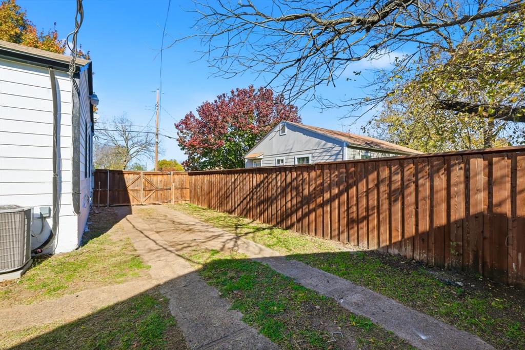 4024 Moler Street Dallas, TX 75211 - Photo 3 of 27 a view of outdoor space and yard