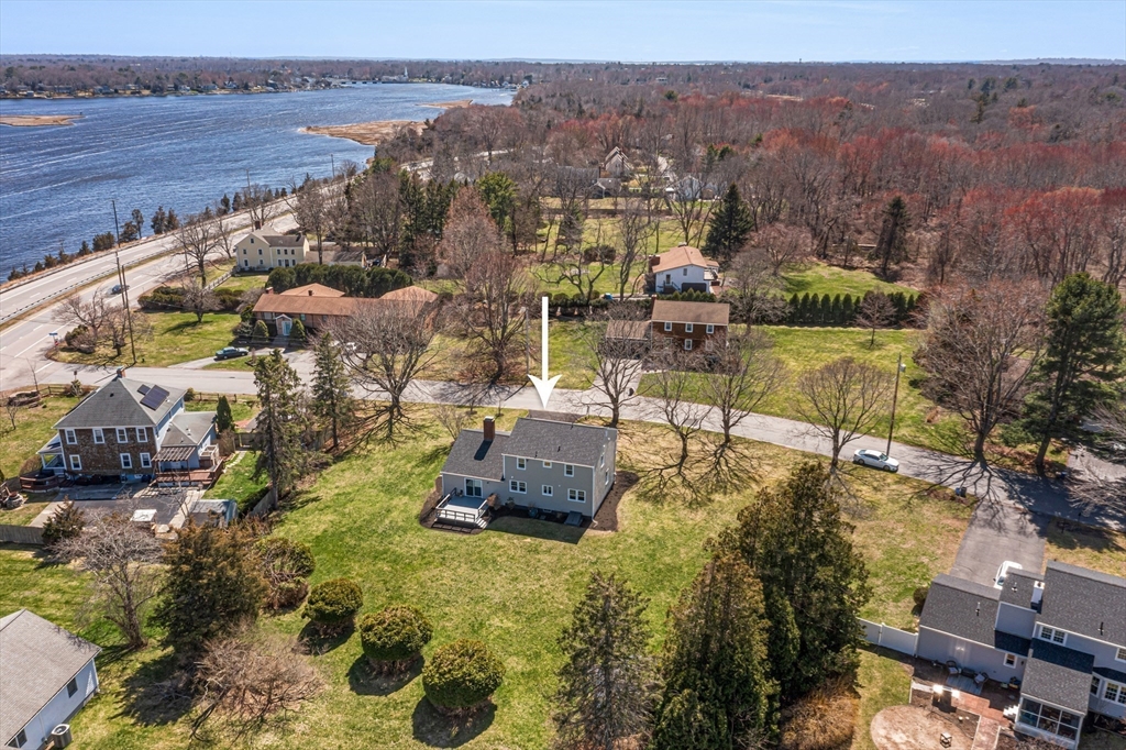 3 Pinetop Road Barrington, RI 02806 - Photo 4 of 38 a view of a city