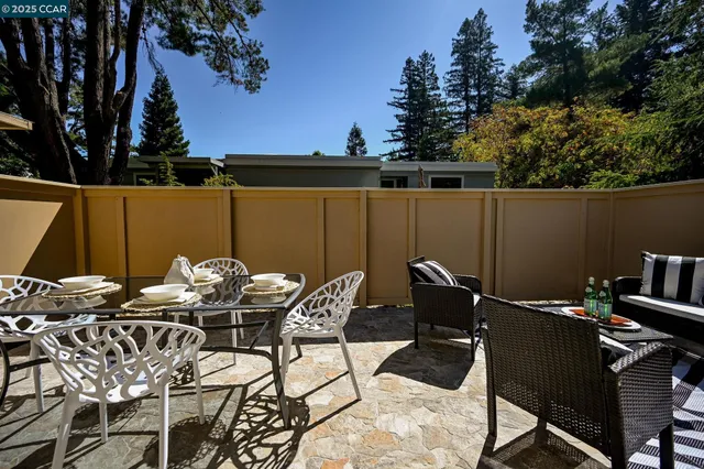 $729,000 | 1433 Oakmont Drive, Unit 4, Walnut Creek, CA 94595