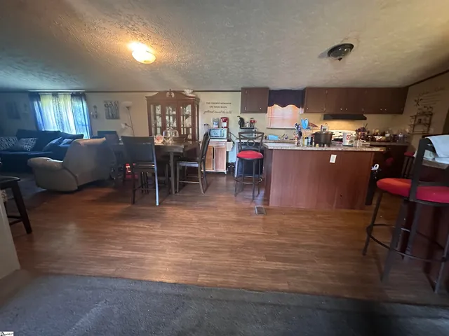 $135,000 | 218 Suburban Drive, Greenwood, SC 29646