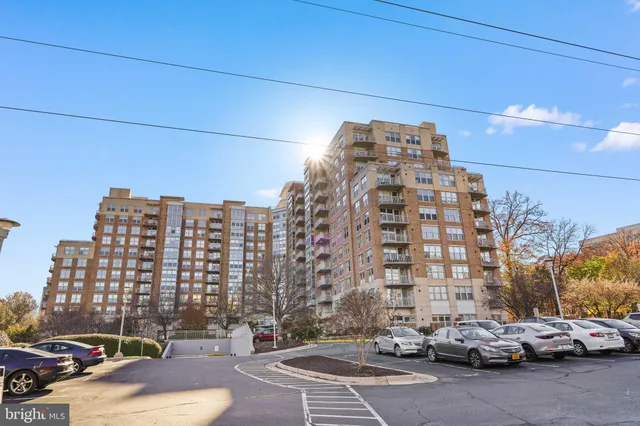 $500,000 | 11800 Sunset Hills Road, Unit 611, Reston, VA 20190