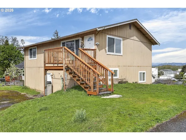$325,000 | 260 South 5th Street, St. Helens, OR 97051