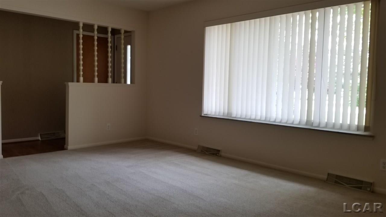 44 Ridgemont Drive Adrian, MI 49221 - Photo 5 of 10 31380242-4.JPG