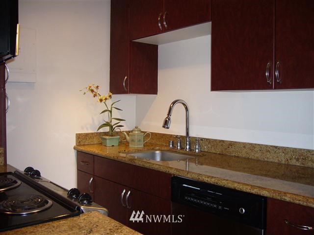 1105 Spring Street, Unit 504 Seattle, WA 98104 - Photo 3 of 11