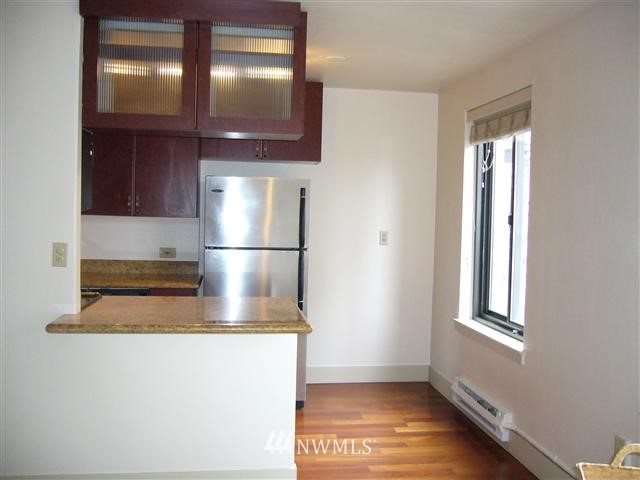 1105 Spring Street, Unit 504 Seattle, WA 98104 - Photo 4 of 11