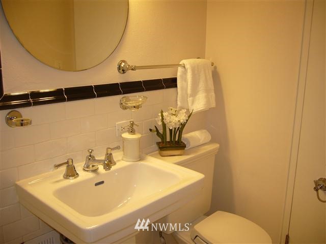 1105 Spring Street, Unit 504 Seattle, WA 98104 - Photo 5 of 11