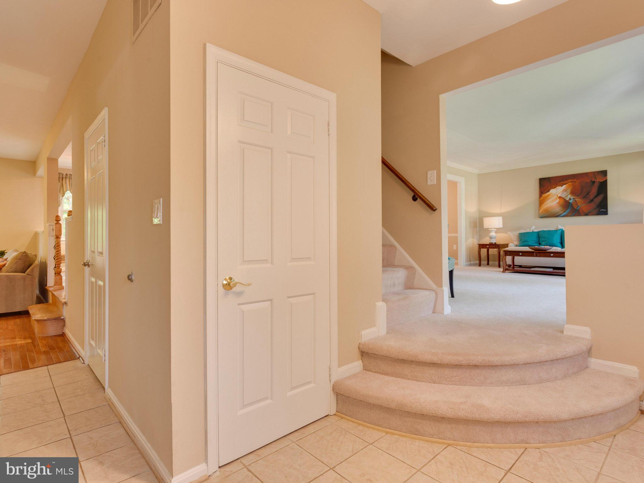8110 Kings Point Court Springfield, VA 22153 - Photo 2 of 26 Interior (General)