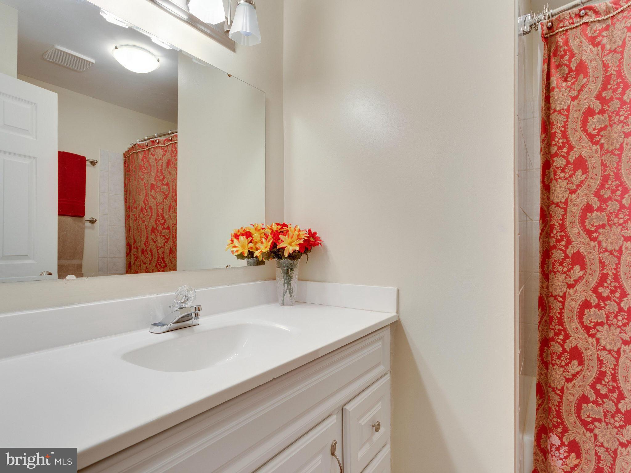 8110 Kings Point Court Springfield, VA 22153 - Photo 16 of 26 Bath