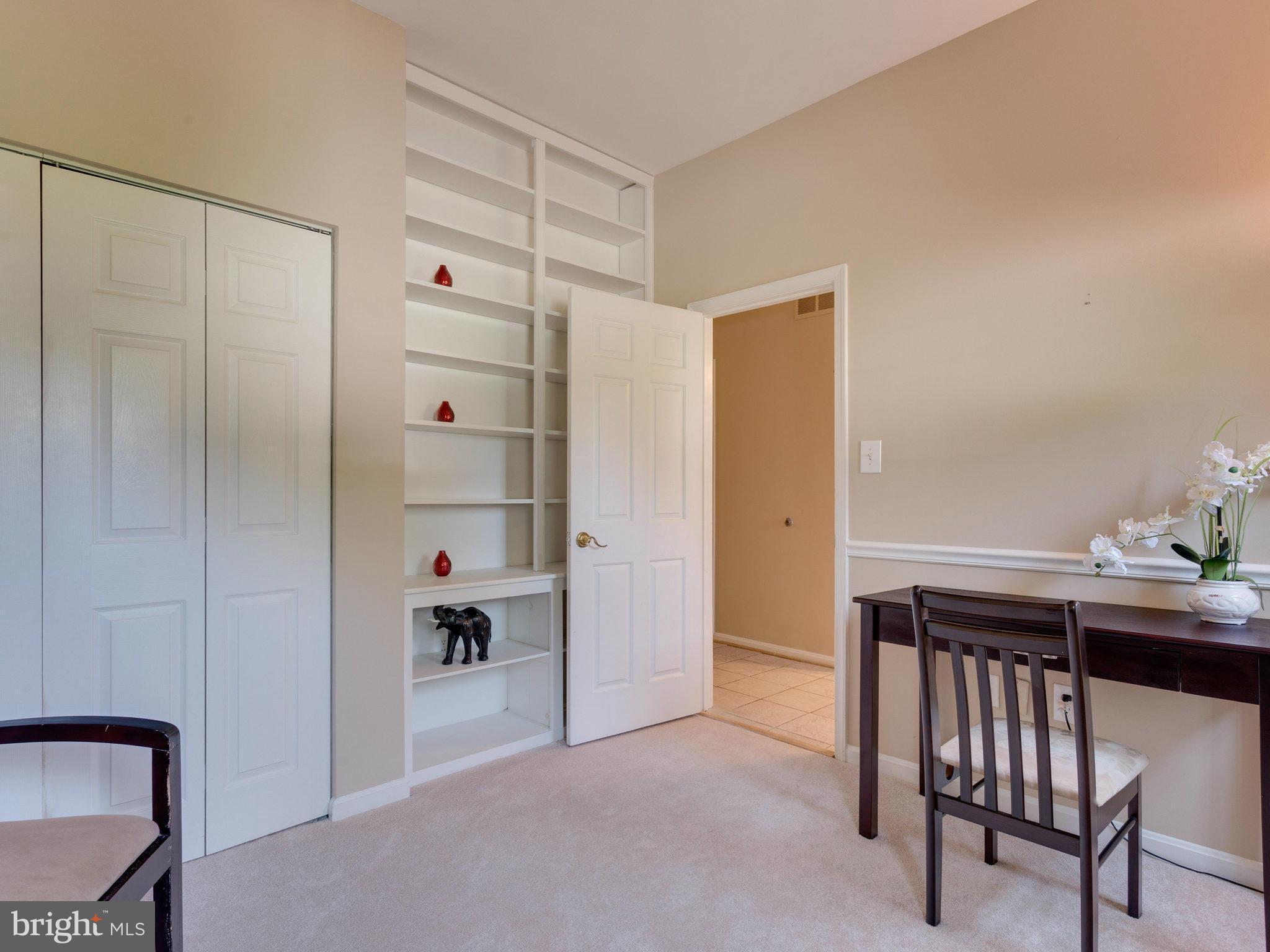 8110 Kings Point Court Springfield, VA 22153 - Photo 4 of 26 Interior (General)