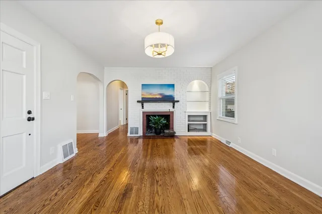 $385,000 | 118 North Cedar Street, Palatine, IL 60067