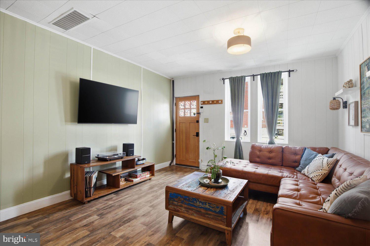 134 Laurel Street Lancaster, PA 17603 - Photo 3 of 17