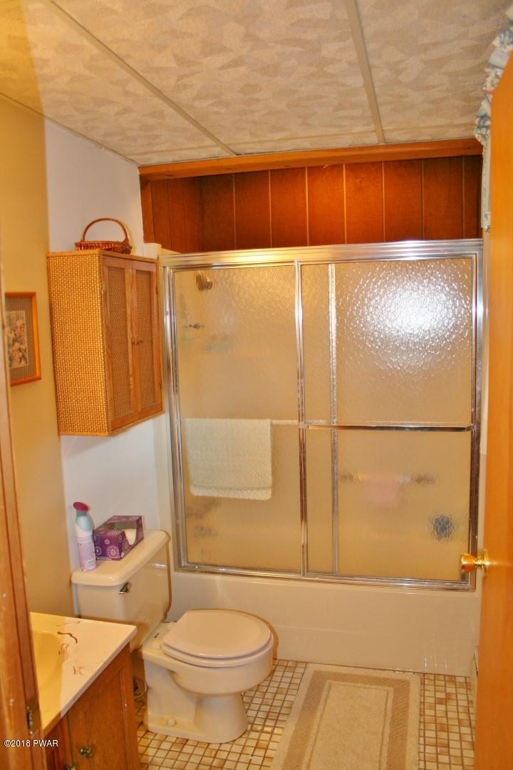 144 Terrace Road Tafton, PA 18464 - Photo 14 of 28 14-Bathroom