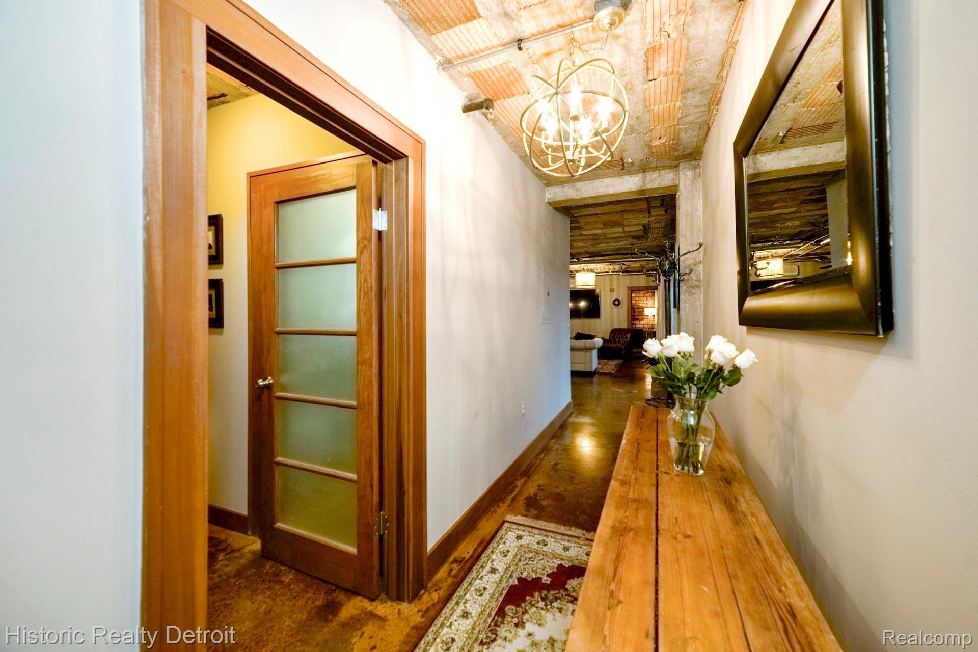 2915 John R Street, Unit 308 Detroit, MI 48201 - Photo 12 of 14 Entry Hallway