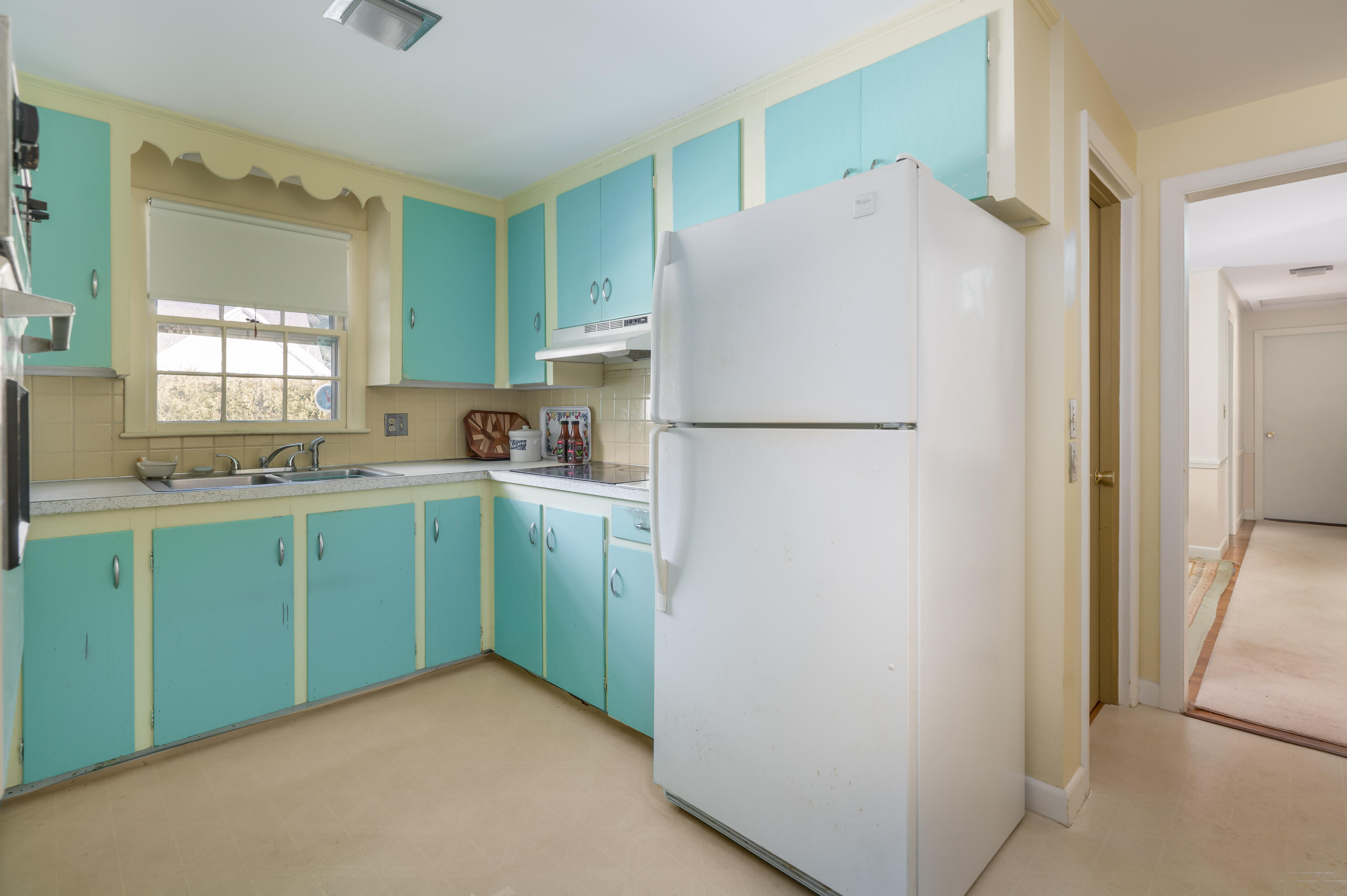 16 Oceanview Road Kennebunk, ME 04043 - Photo 7 of 26 Kitchen 1