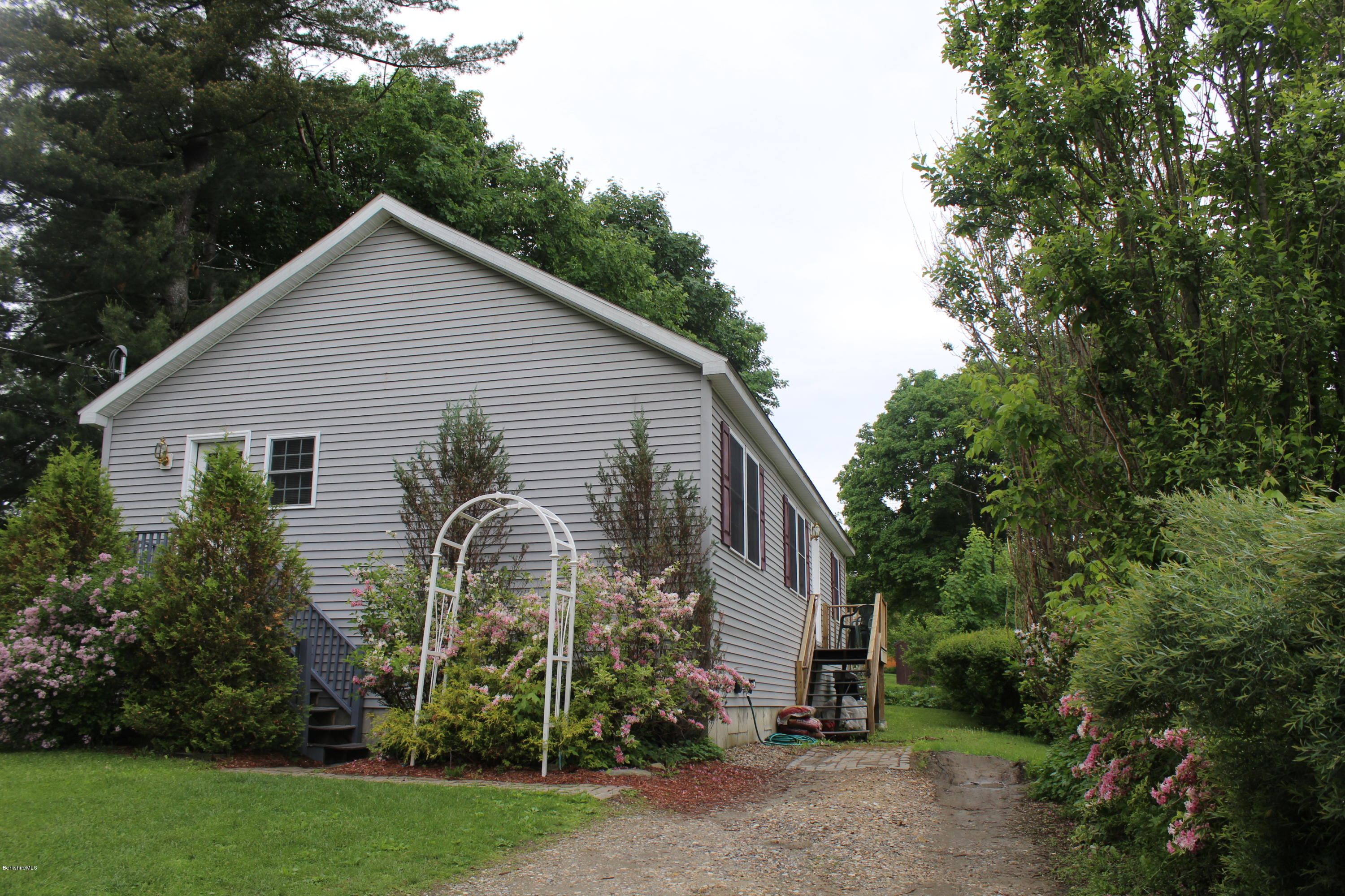 14 Argyle Road Pittsfield, MA 01201 - Photo 1 of 20 IMG_4713