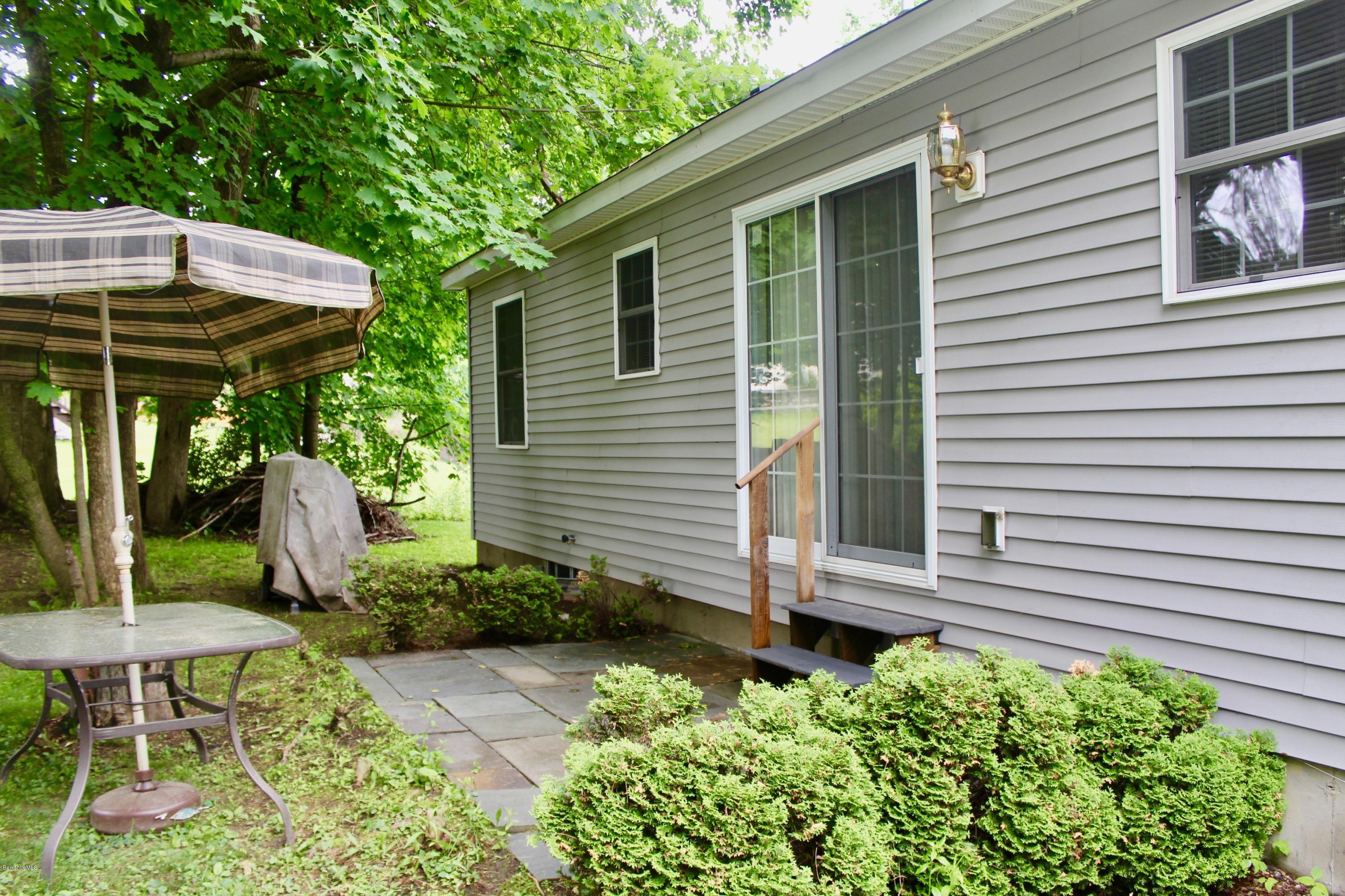 14 Argyle Road Pittsfield, MA 01201 - Photo 3 of 20 IMG_4717
