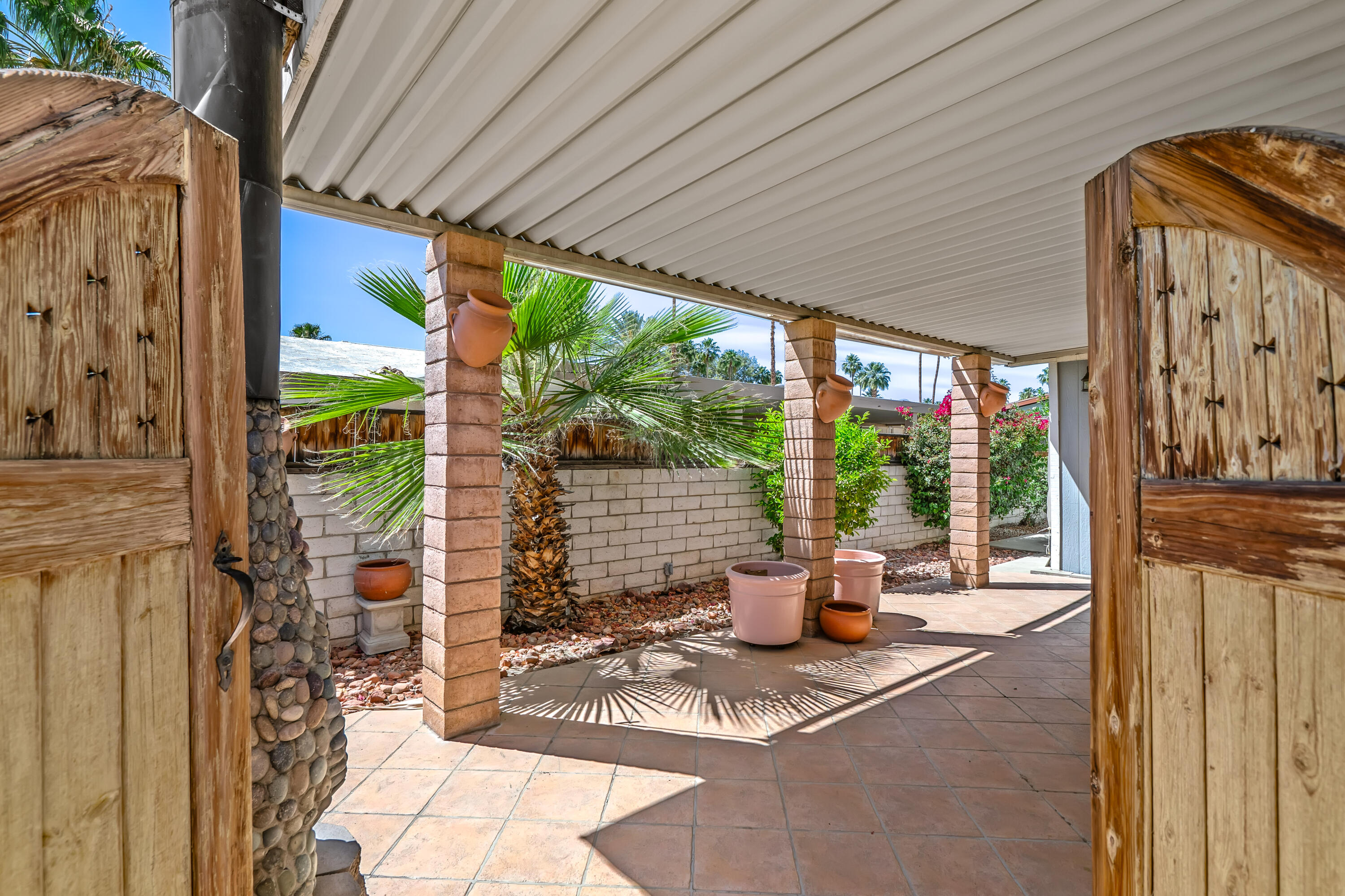 44 International Boulevard Rancho Mirage, CA 92270 - Photo 2 of 42 IMG-1