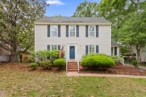 $899,900 | 753 Milldenhall Road, Mount Pleasant, SC 29464