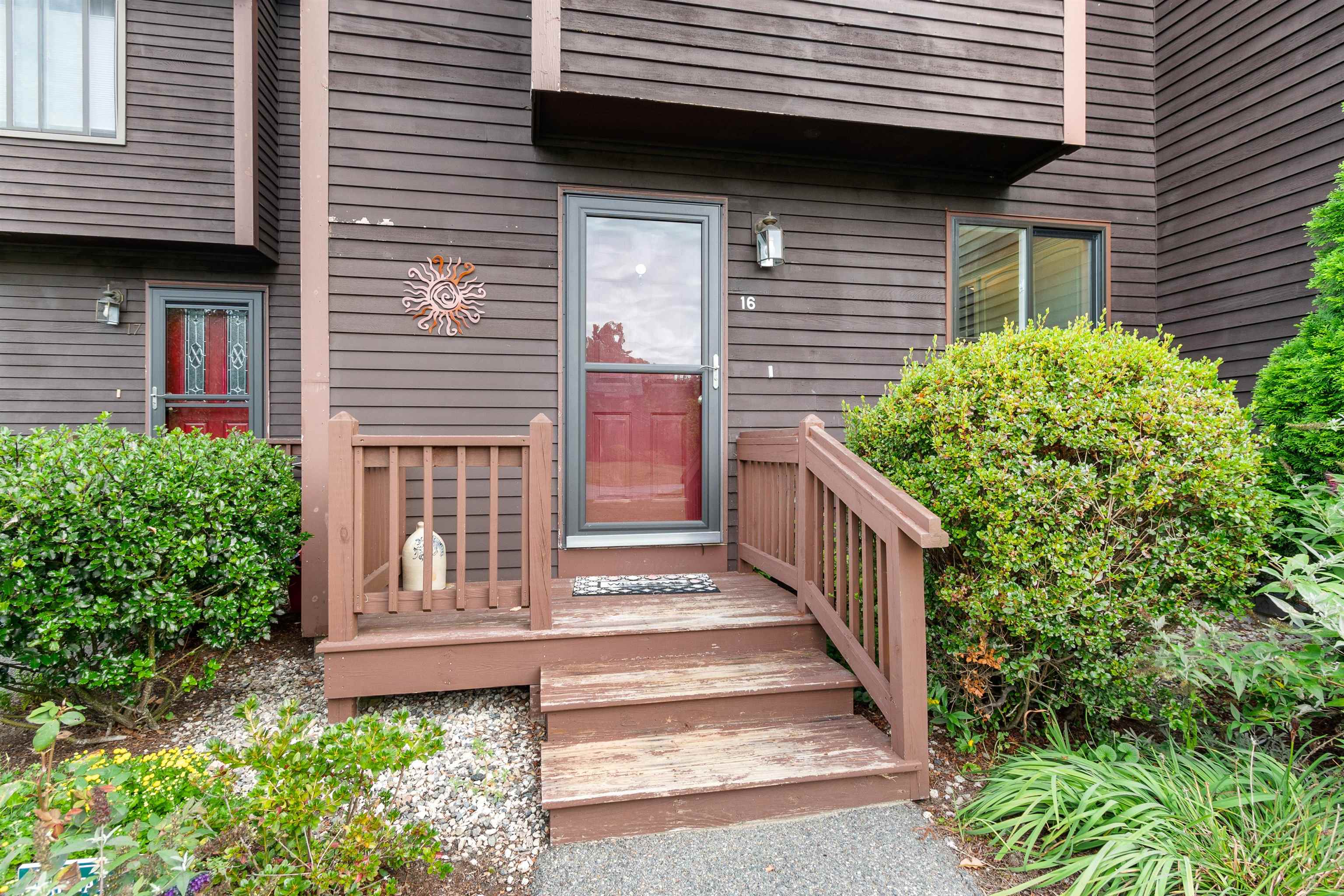 16 Thornhill Road Stratham, NH 03885 - Photo 13 of 39