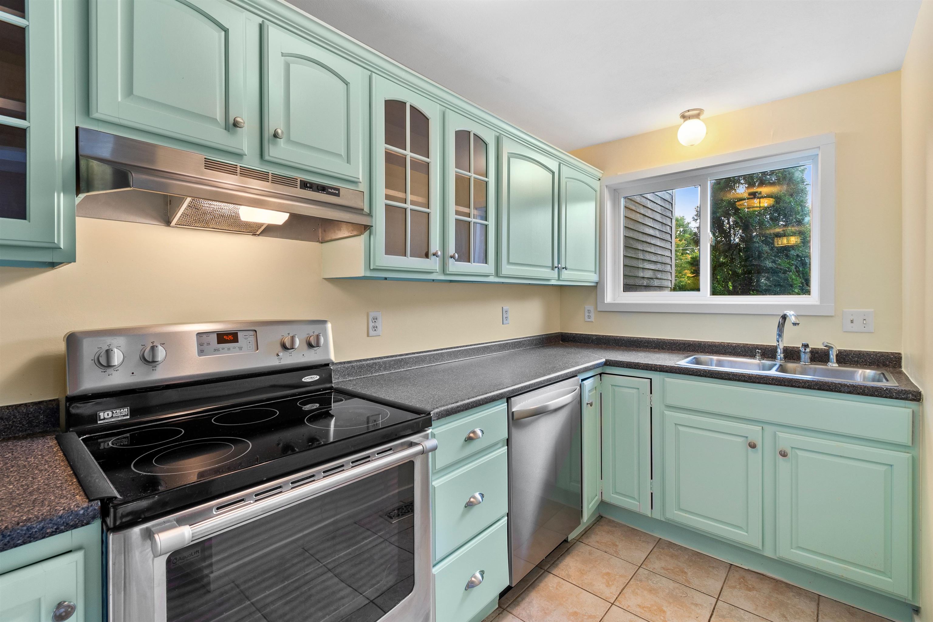 16 Thornhill Road Stratham, NH 03885 - Photo 24 of 39