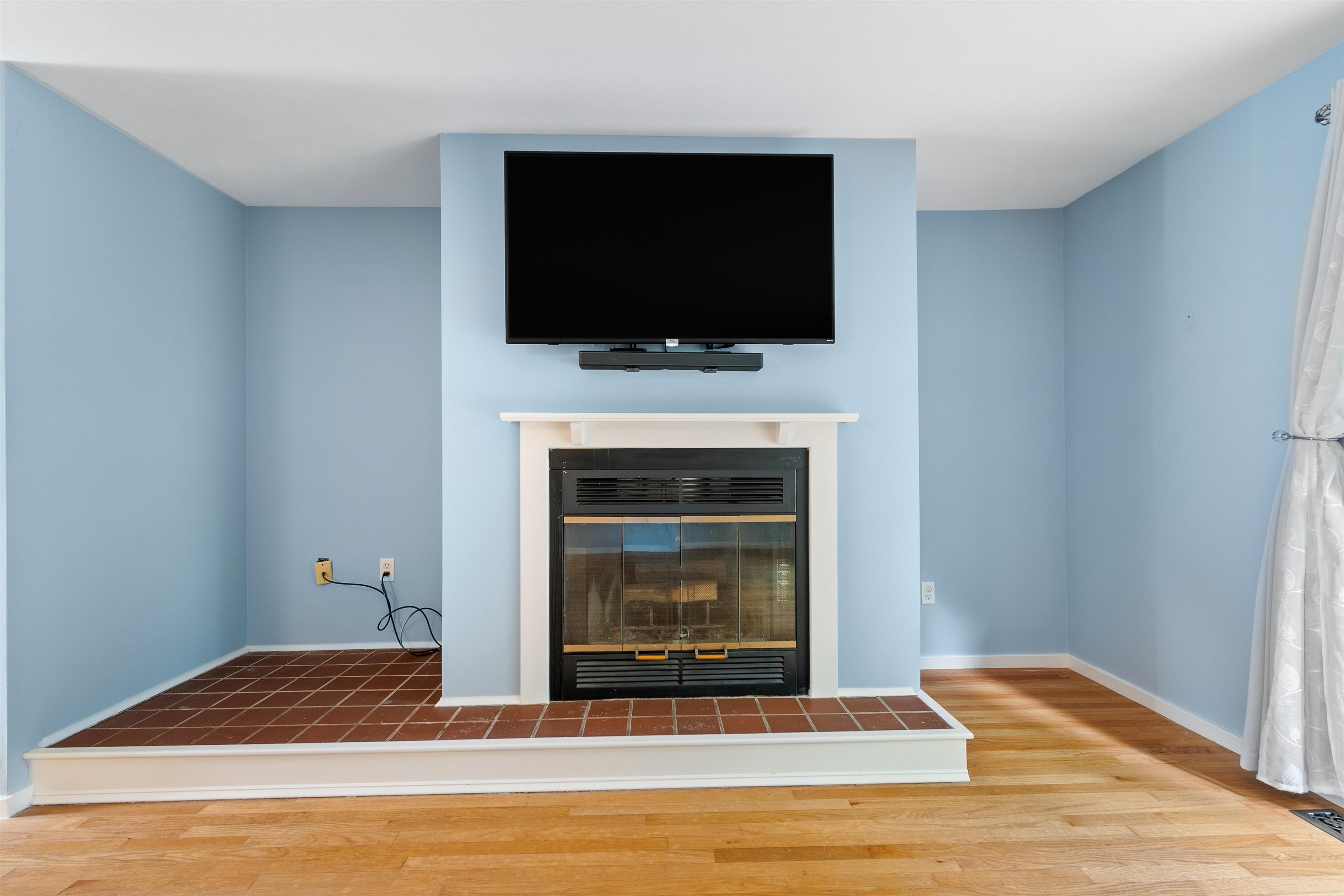16 Thornhill Road Stratham, NH 03885 - Photo 3 of 39