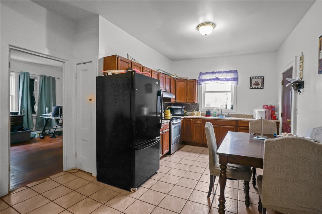 8 Atlantic Avenue Providence, RI 02907 - Photo 6 of 41