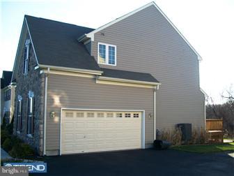 115 Riverside Lane East Fallowfield, PA 19320 - Photo 2 of 12 Exterior Side