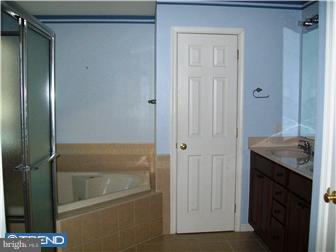 115 Riverside Lane East Fallowfield, PA 19320 - Photo 10 of 12 Bathroom