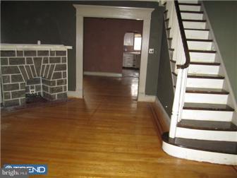 257 Bayard Road Upper Darby, PA 19082 - Photo 2 of 8 Living Room