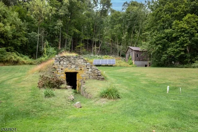 $425,000 | 31 Fox Farm Road, Phillipsburg, NJ 08865