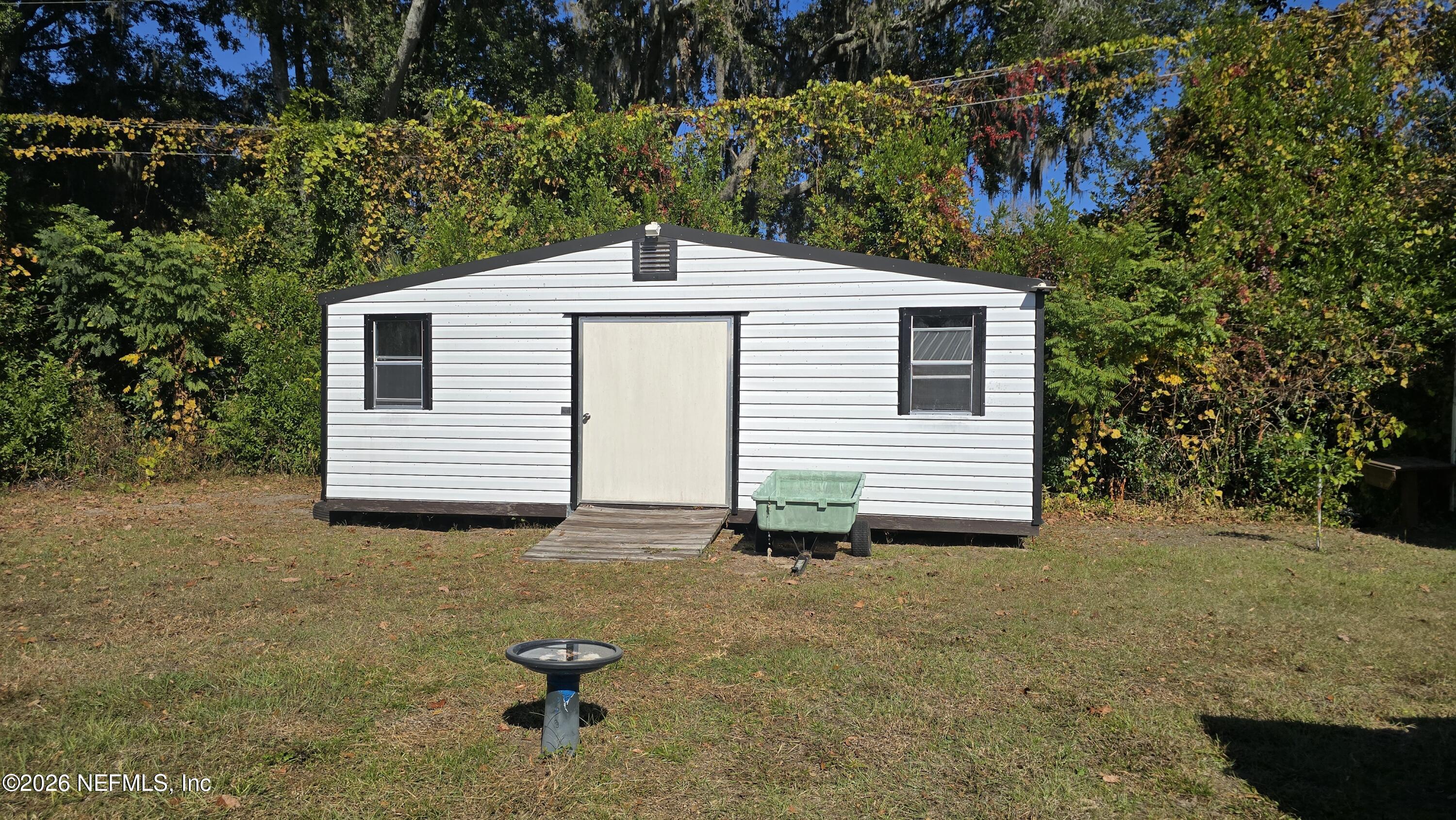 367 Southeast Tribble Street Lake City, FL 32025 - Photo 12 of 12 a backyard of a house with table and chairs