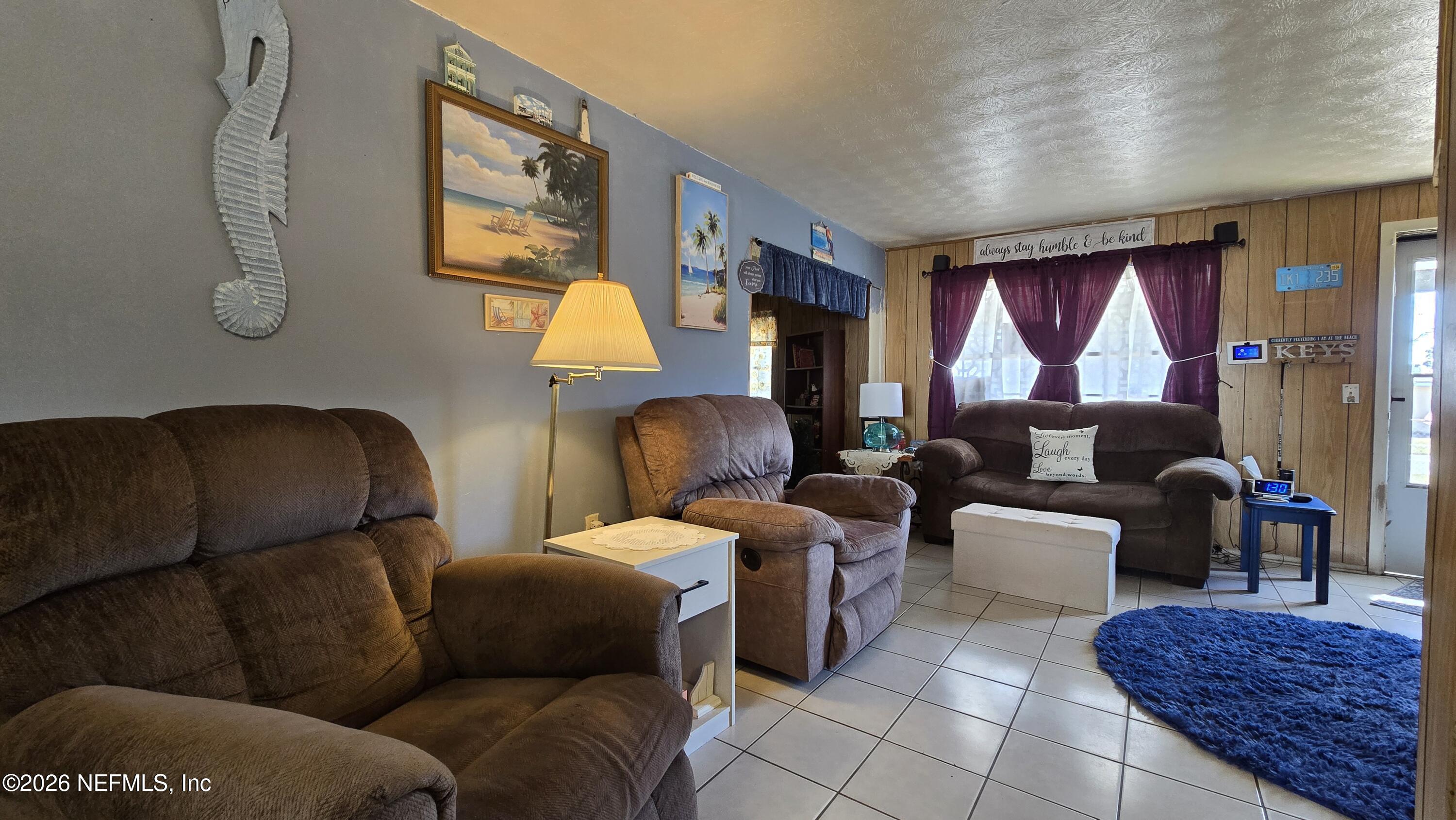 367 Southeast Tribble Street Lake City, FL 32025 - Photo 3 of 12 a living room with furniture a rug and a window