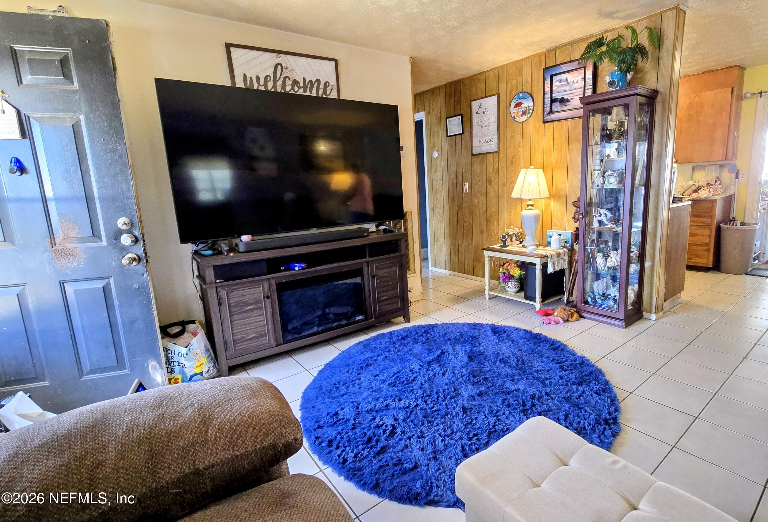367 Southeast Tribble Street Lake City, FL 32025 - Photo 4 of 12 a living room with furniture and a flat screen tv