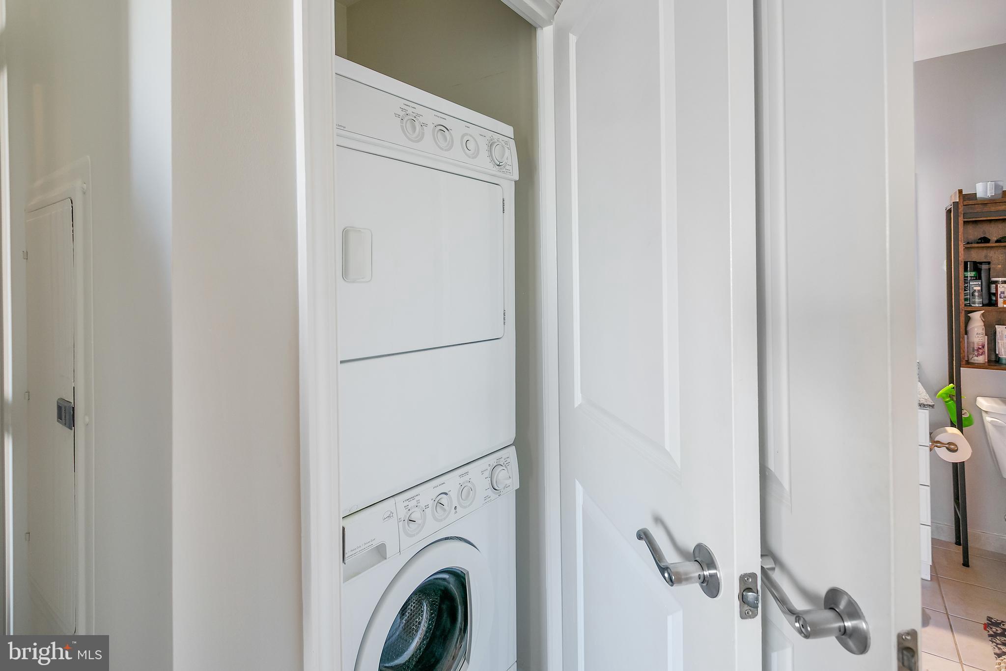 3650 South Glebe Road, Unit 844 Arlington, VA 22202 - Photo 11 of 31 In unit Washer/Dryer