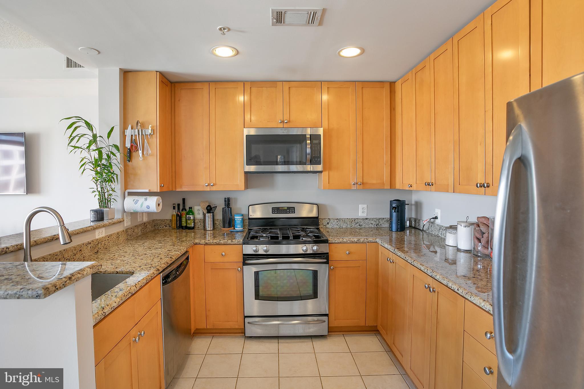 3650 South Glebe Road, Unit 844 Arlington, VA 22202 - Photo 5 of 31