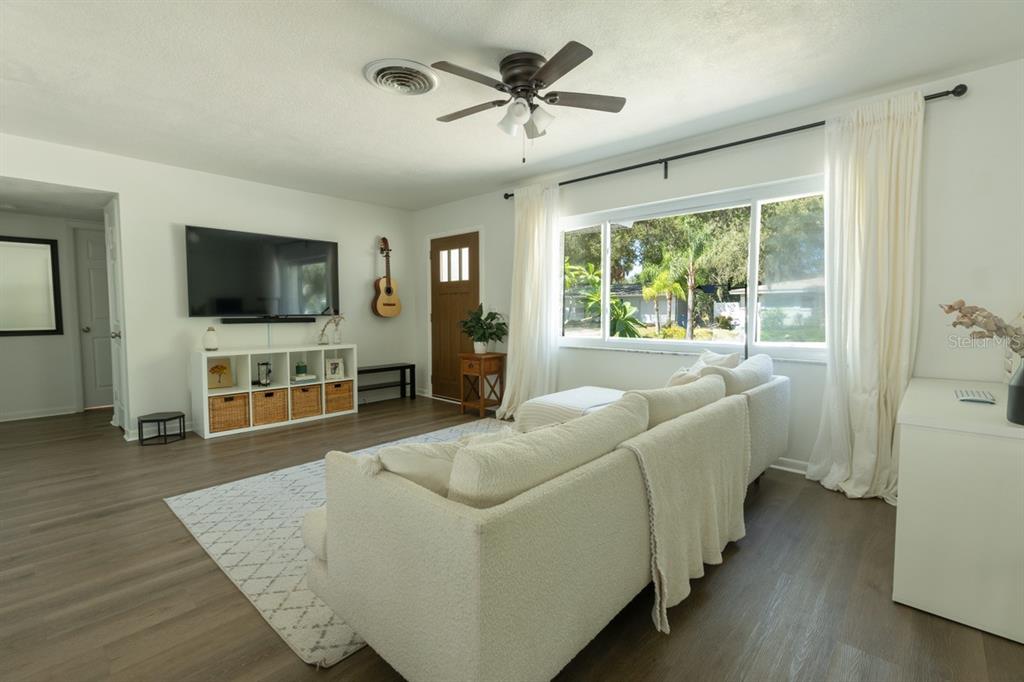 2027 Brampton Road Clearwater, FL 33755 - Photo 5 of 24 Gallery Image 5