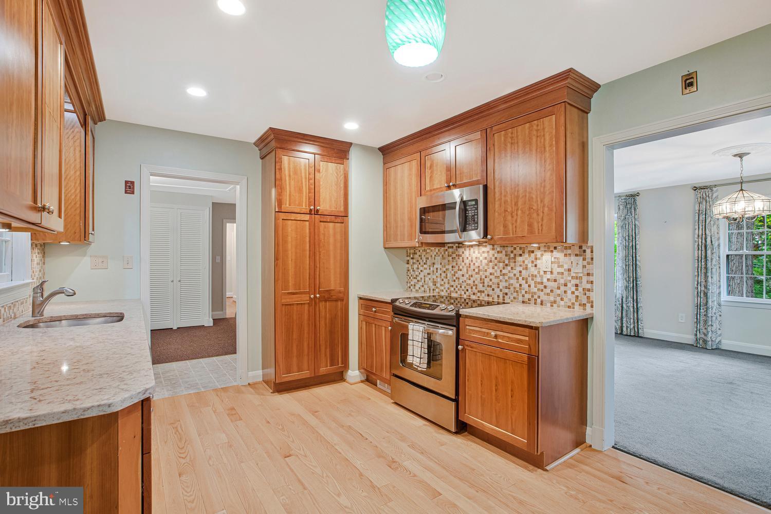 42 Sherwood Road Cockeysville, MD 21030 - Photo 3 of 44