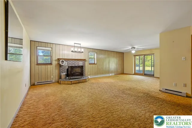 a view of livingroom with hardwood
