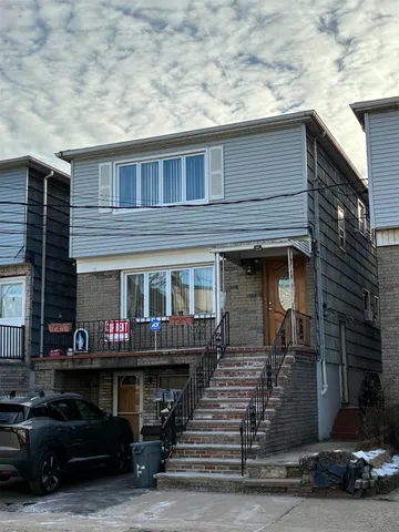 $2,300 | 4 East 10th Street, Bayonne, NJ 07002